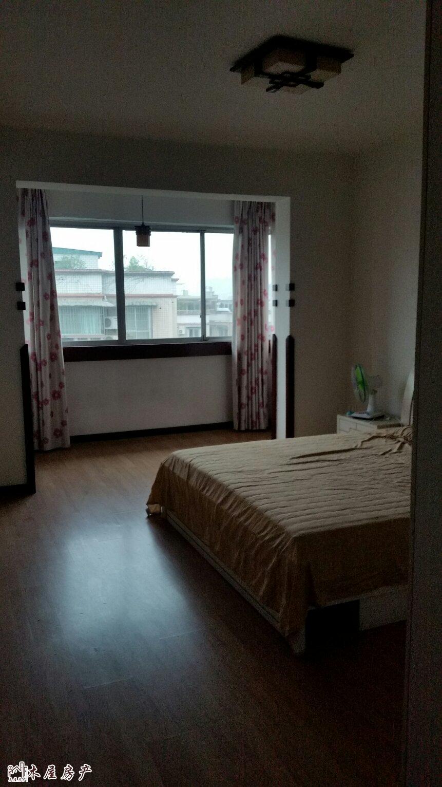 明珠小区,普通3室2厅3卫2阳台地铁沿线超值因房子小换大地5