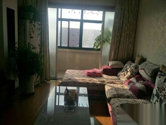 卞湾小区,实验学 区 房,精装修,电器家具齐全,拎包入住,价格合适,4