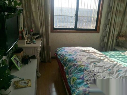 卞湾小区,实验学 区 房,精装修,电器家具齐全,拎包入住,价格合适,6