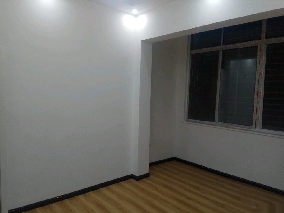 市一幼家属院,襄城东街慧安巷机关家属院四室一厅.四中义教部校区房5
