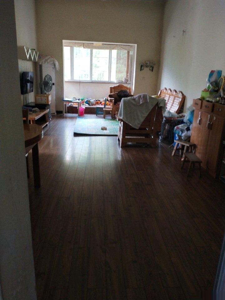 灯塔雅舍,灯塔雅舍带露台两室两厅46万1