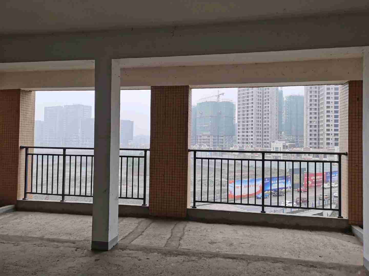 华兴逸境新城,南北通透,小高层电梯房,送车位,全南,户型非常棒,1梯1户5