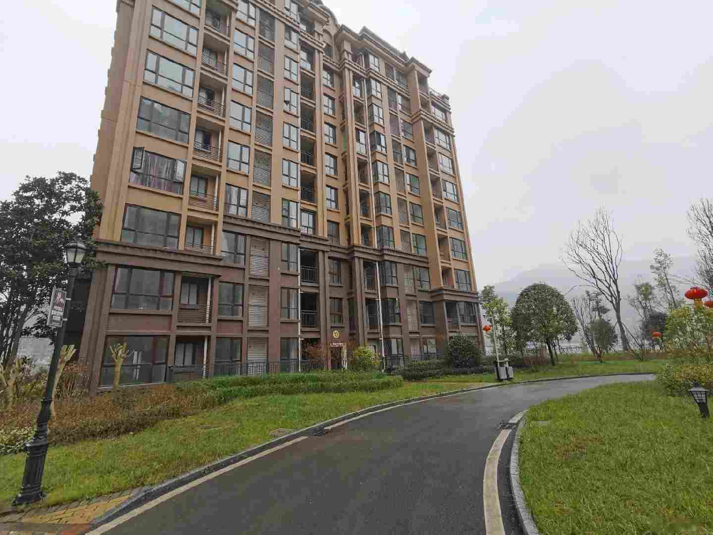 华兴逸境新城,南北通透,小高层电梯房,送车位,全南,户型非常棒,1梯1户12