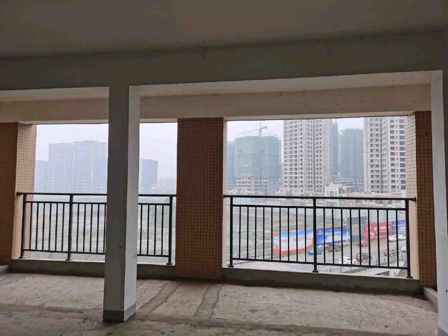 华兴逸境新城,南北通透,小高层电梯房,送车位,全南,户型非常棒,1梯1户3