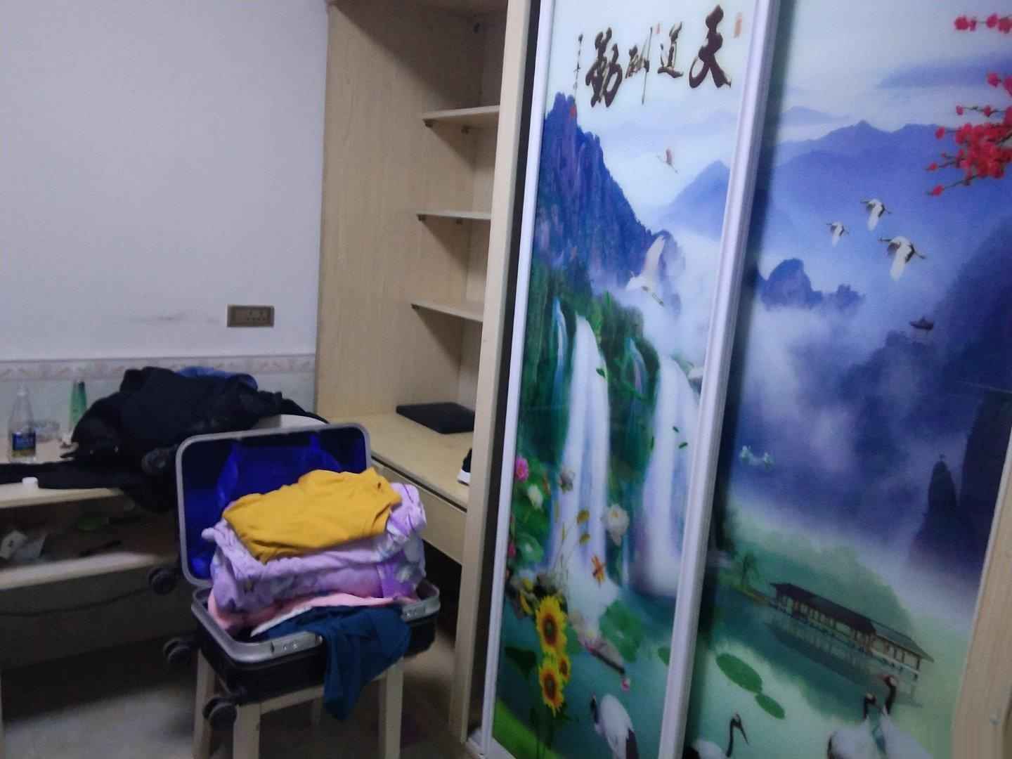 二丝厂,未知集市处交通方便离学校近3
