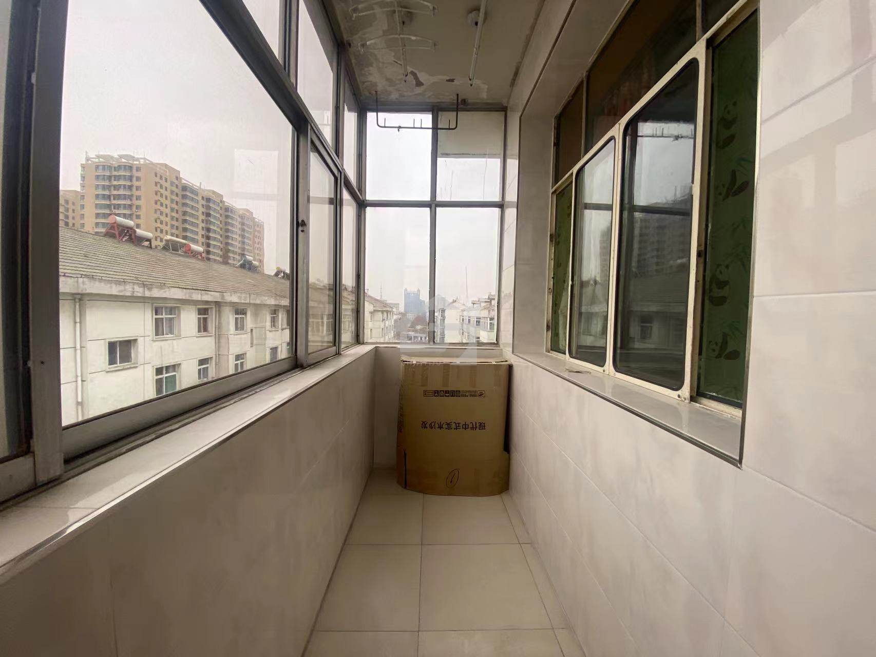粮食公寓,八一路上学 精致三居 大红本满五 随时看房10