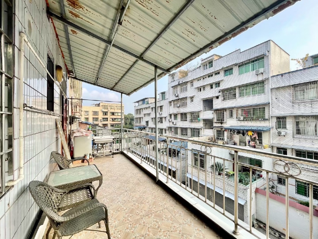圆圆小区,小转盘旁3楼3室2厅1卫送大阳台,看房方便8