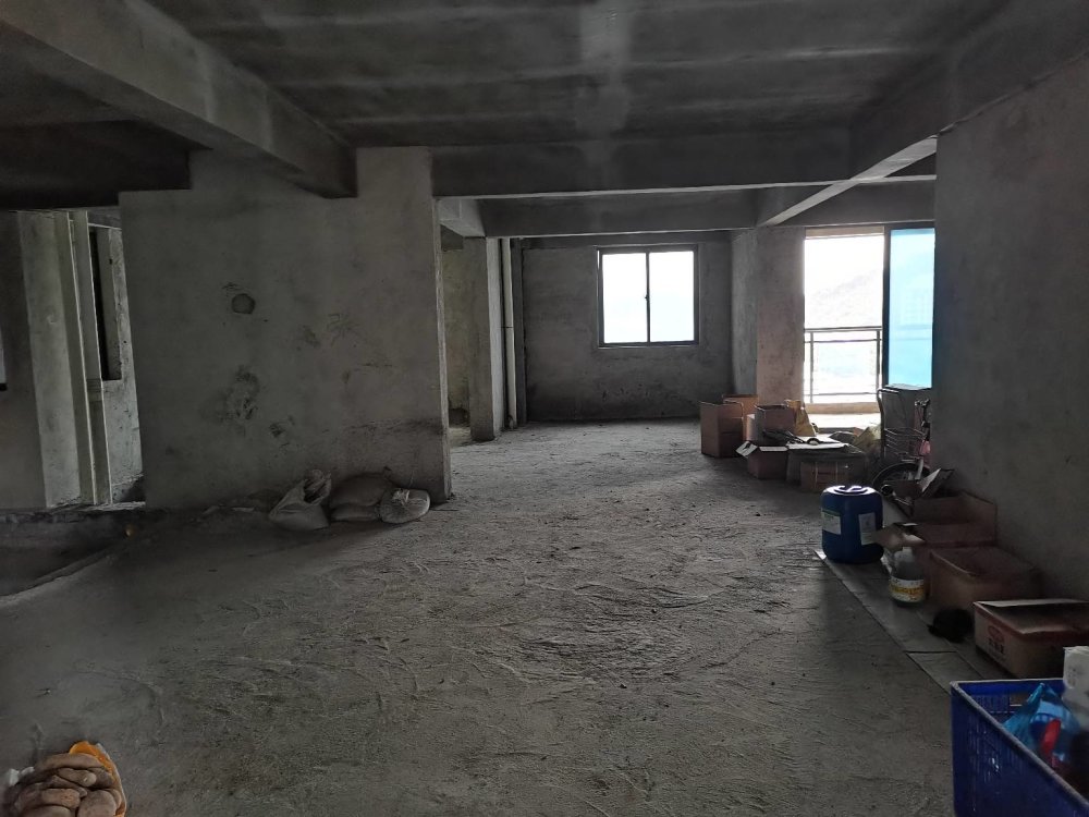 潮庭华府,潮庭华府二期中层毛坯实用三房 南北对流 证在手可配合按揭1