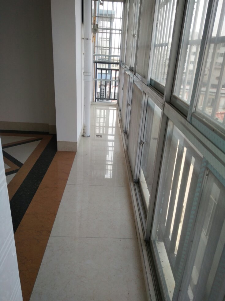 鸿运商厦,鸿运商厦26.8万元96㎡2室2厅1卫1阳台精装,4