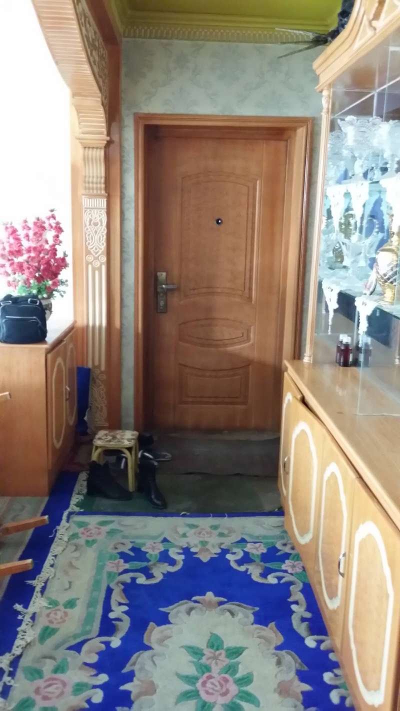 一杆旗小区,一杆旗小区,位置好,离巴扎幼儿园医院学校近,可拎包入住1