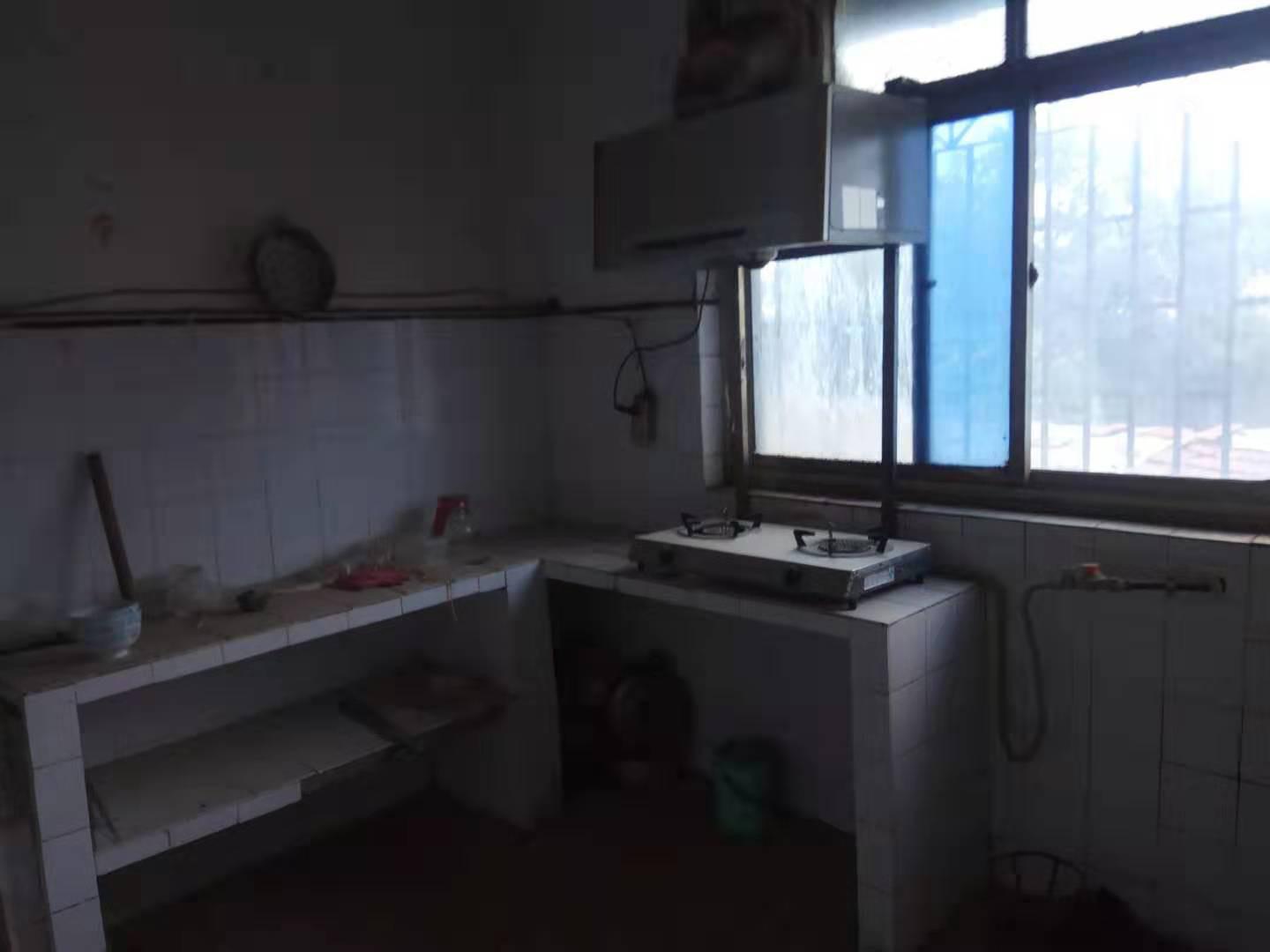 泰山路安居工程,彩虹桥南临街房3楼2室简单装修看房方便3