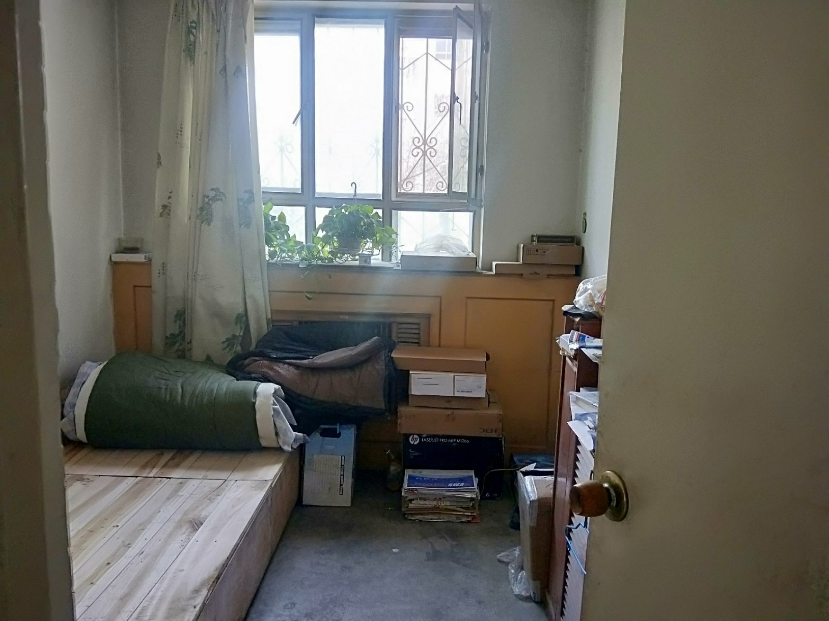 安居花园小区,花园小区,四居室,一楼,
紧急出售,一次性
38万5