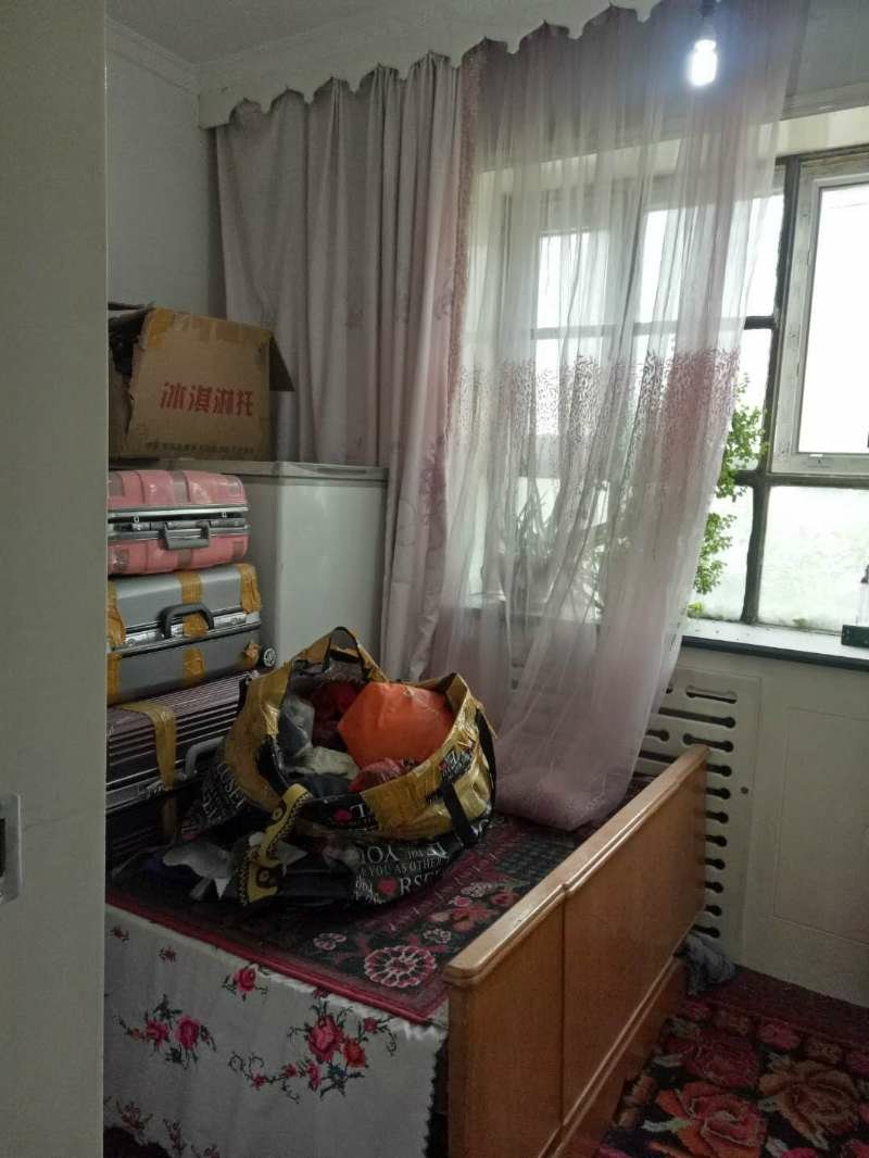 安居花园小区,花园小区,四居室,一楼,
紧急出售,一次性
38万8