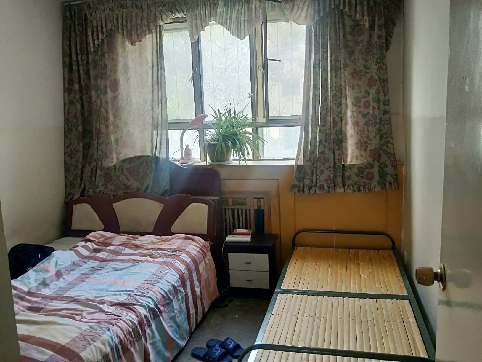 安居花园小区,花园小区,四居室,一楼,
紧急出售,一次性
38万4