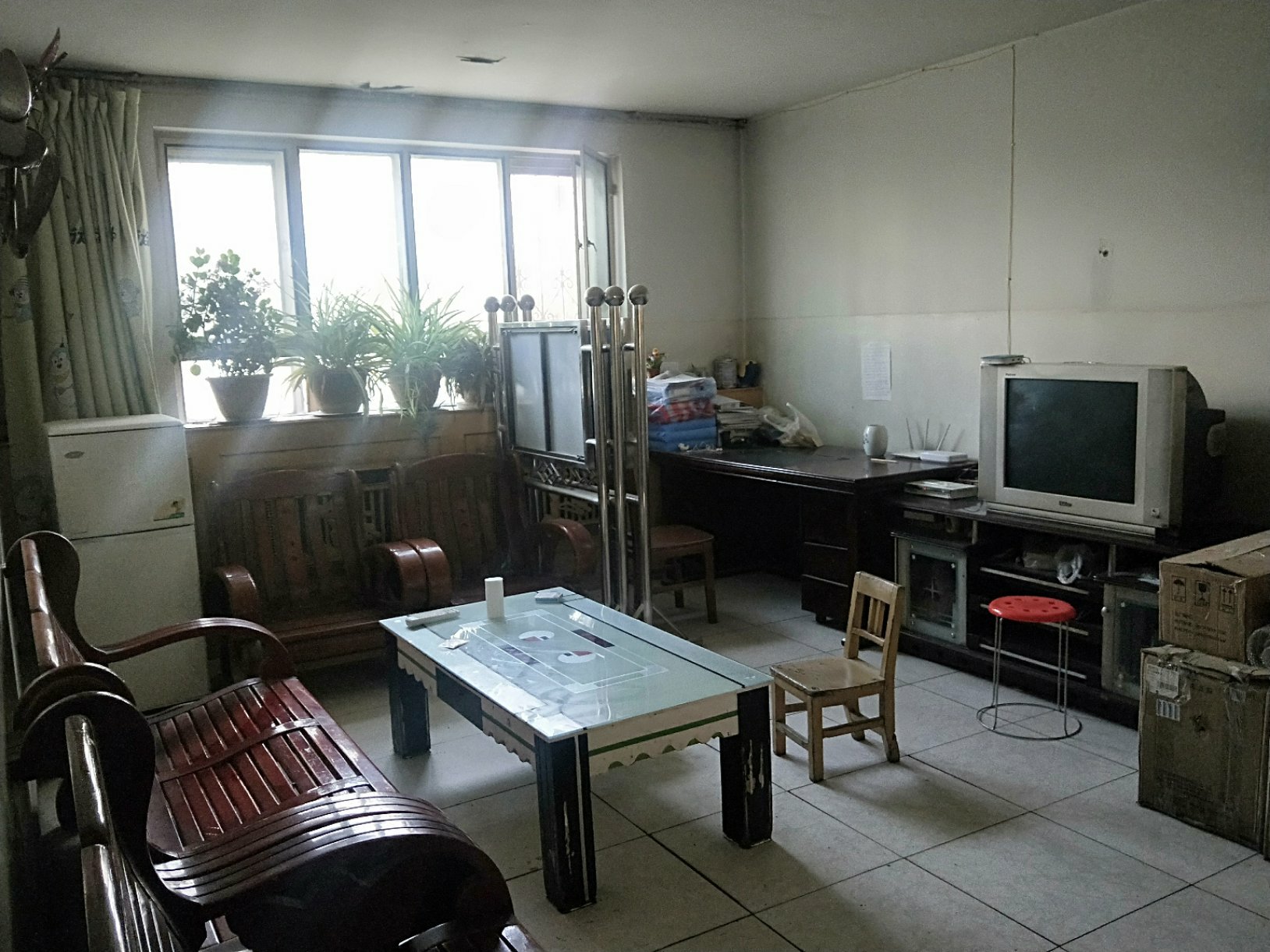 安居花园小区,花园小区,四居室,一楼,
紧急出售,一次性
38万1