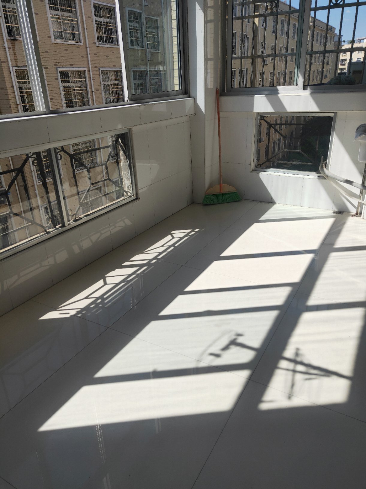 伟业公园路小区,红军小学,思源中学就读,位置好,近公园,城中心,送储藏间2