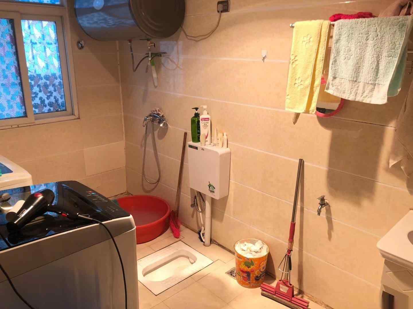 德宏社区,德乌德宏路口3室2厅2卫中等装修,证齐支持按揭8