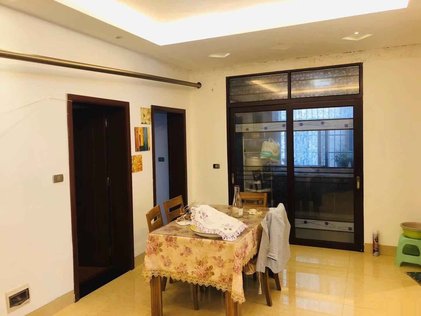 德宏社区,德乌德宏路口3室2厅2卫中等装修,证齐支持按揭6