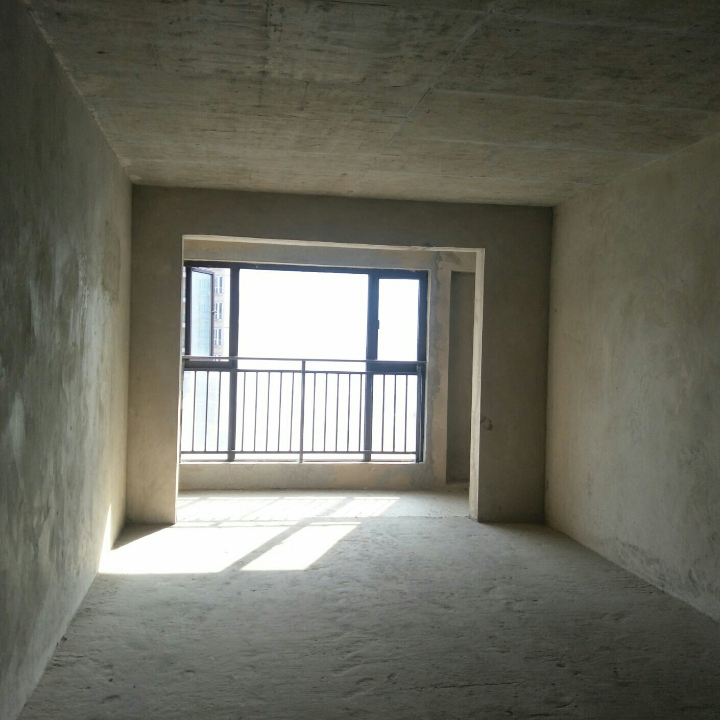 凉都明珠,万达旁凉都明珠 毛坯2室2厅1卫 双阳台 证齐可按揭8