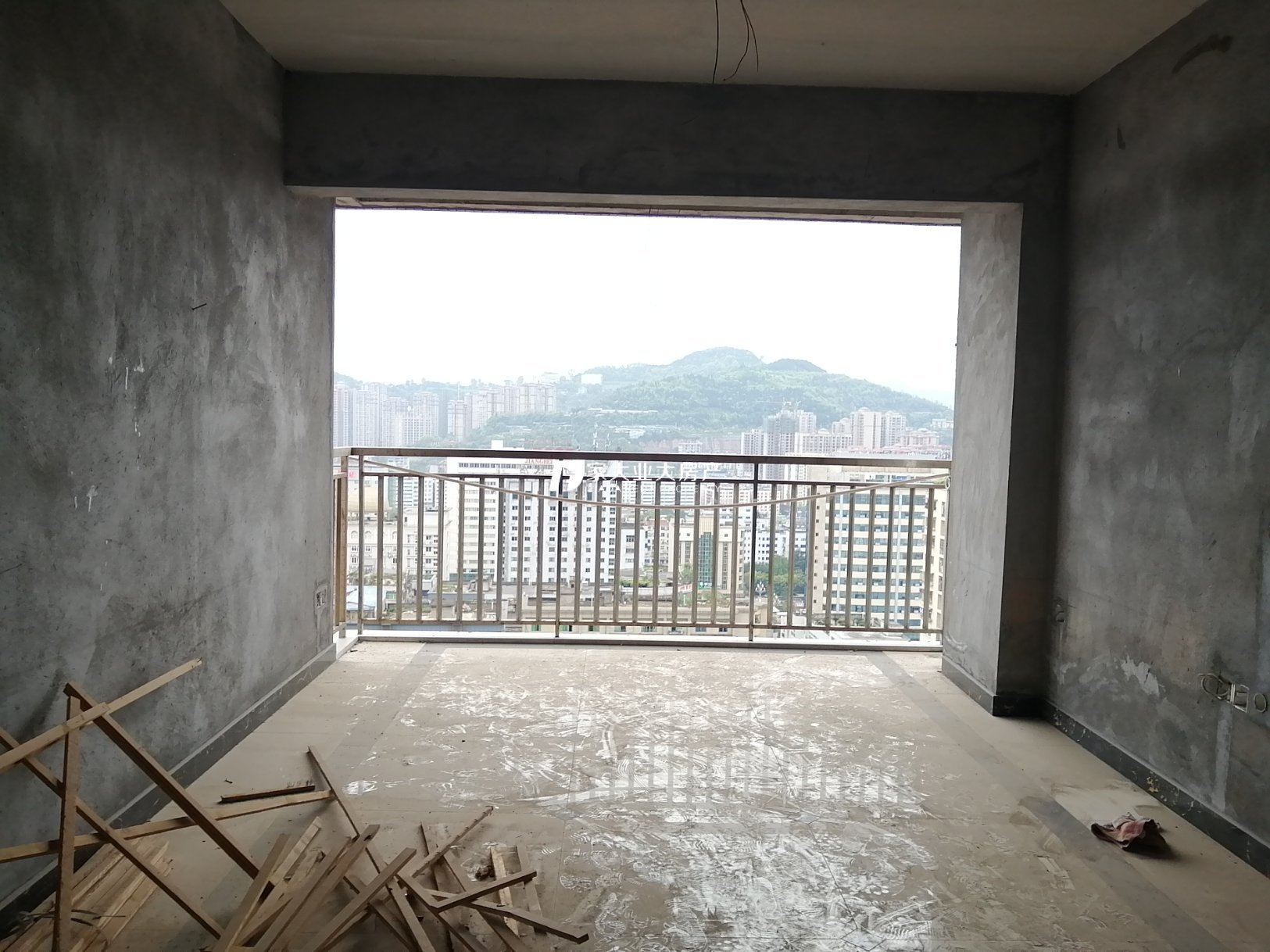 红鼎公寓,红顶公寓低密度花园,毛坯 有钥匙带您看2