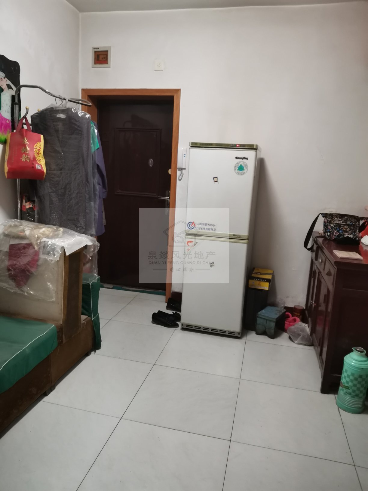 铁亮小区,有租客三共一业刚改造好,紧邻汽车站,公交站,火车站,交通方便10