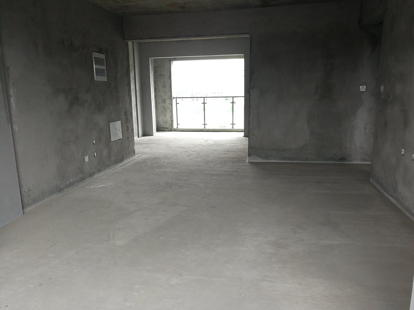 雍湖公园里,公园里电梯清水套四,可按揭,户型格局好,怎么装都可以,急售10