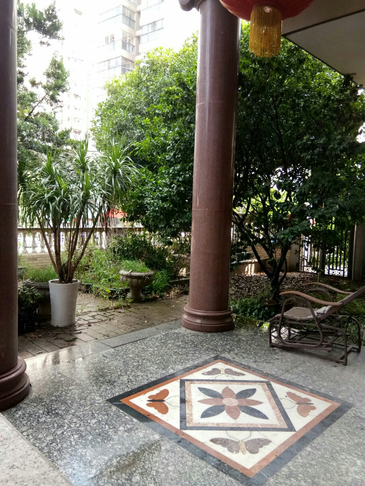 伟业公园路小区,花园式别墅,超大院子,城中心地段1