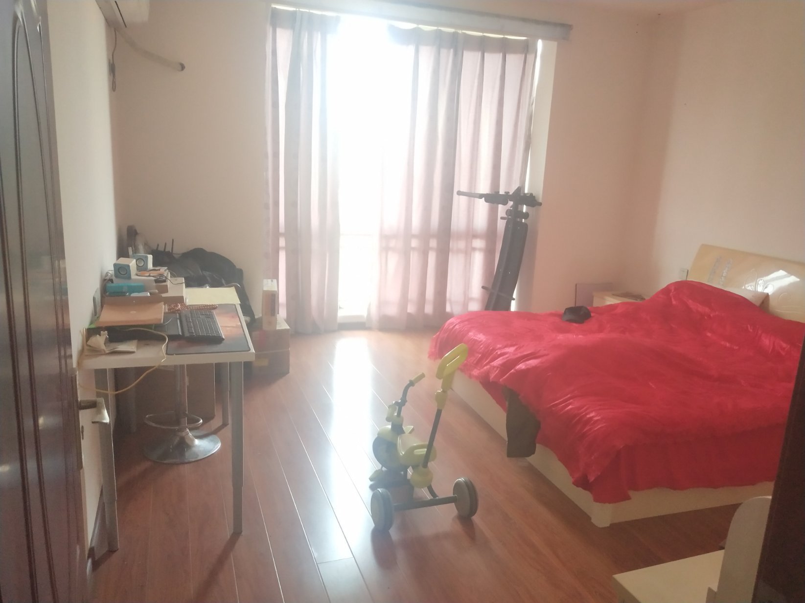 雅仕居,6耀7的,说的有300多个平方,5室2厅3卫10