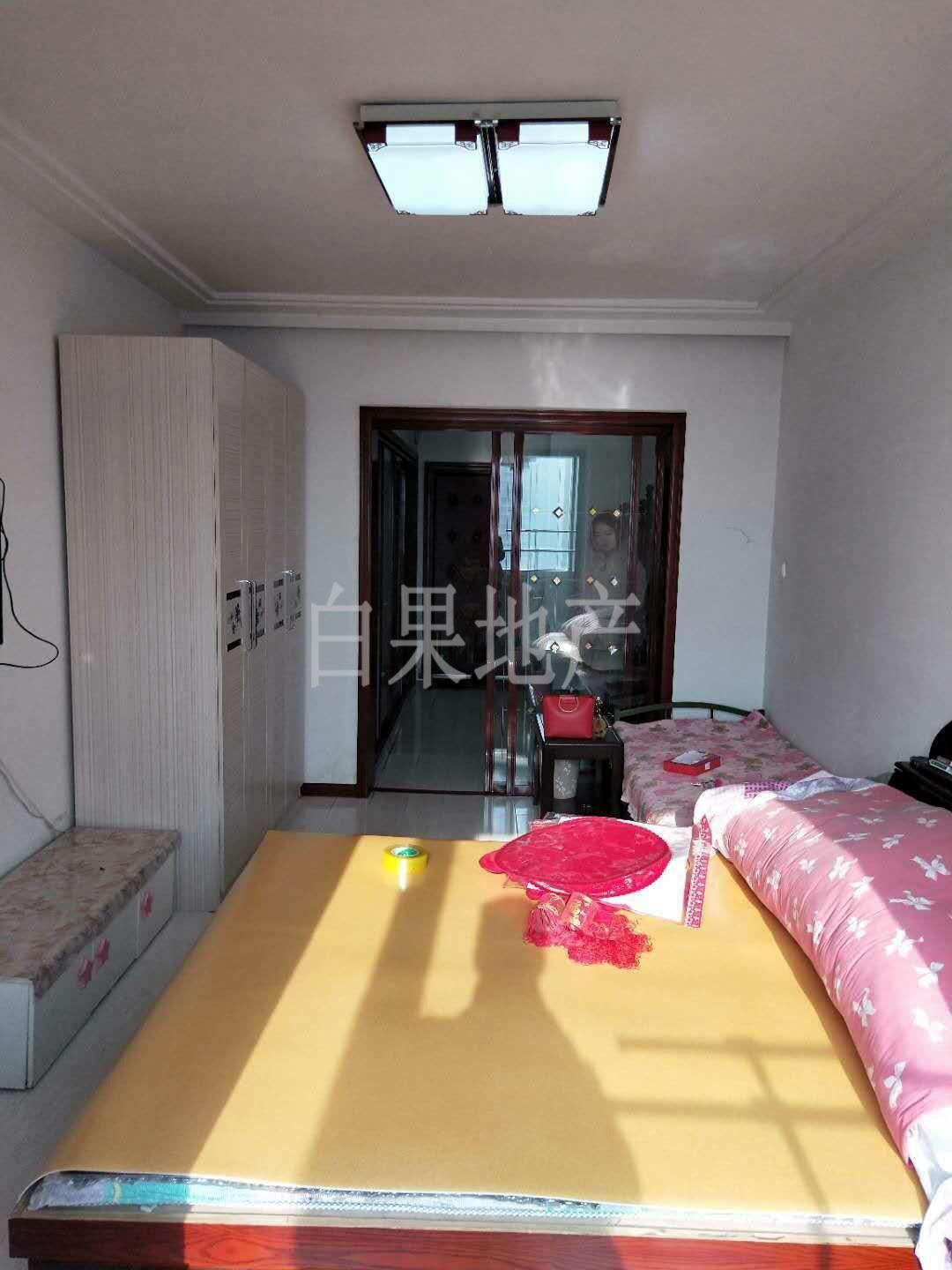 金海宝山新城,1室1厅1卫1阳台1000元/月,家具家电齐全3