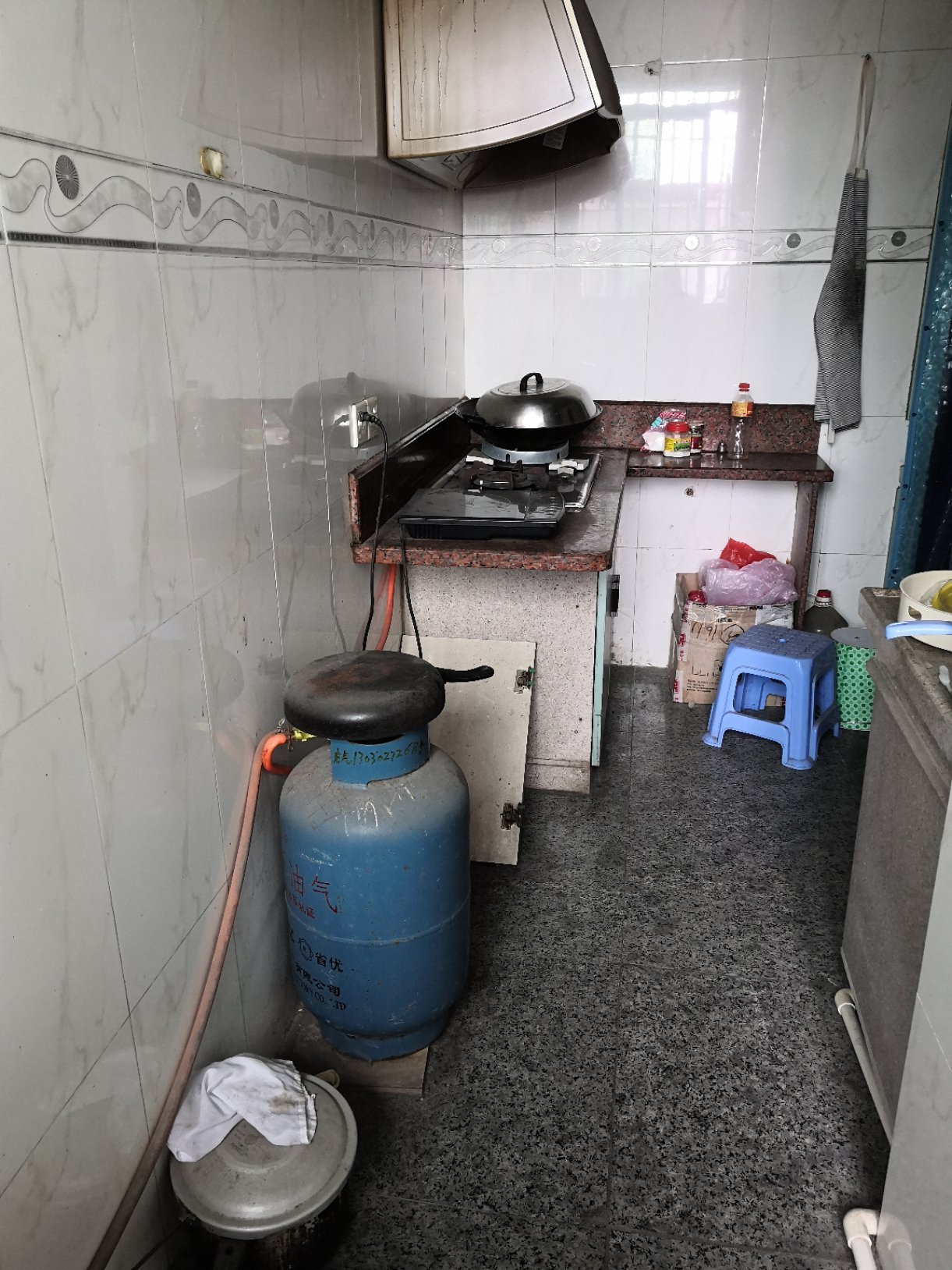 凤凰广场,凤凰广场高层89方2房,可按揭,售23.8万8