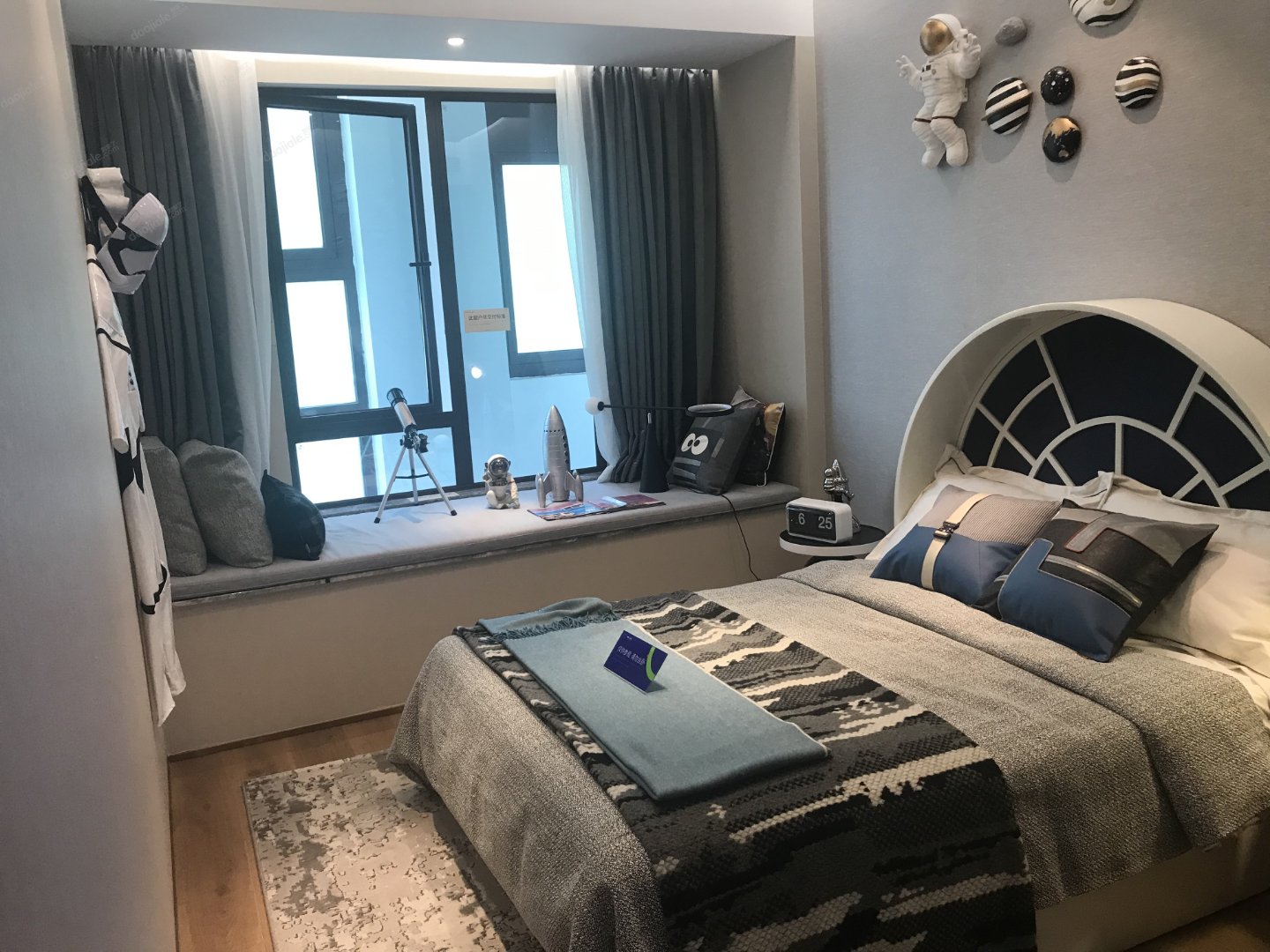 ,,华远海蓝和光