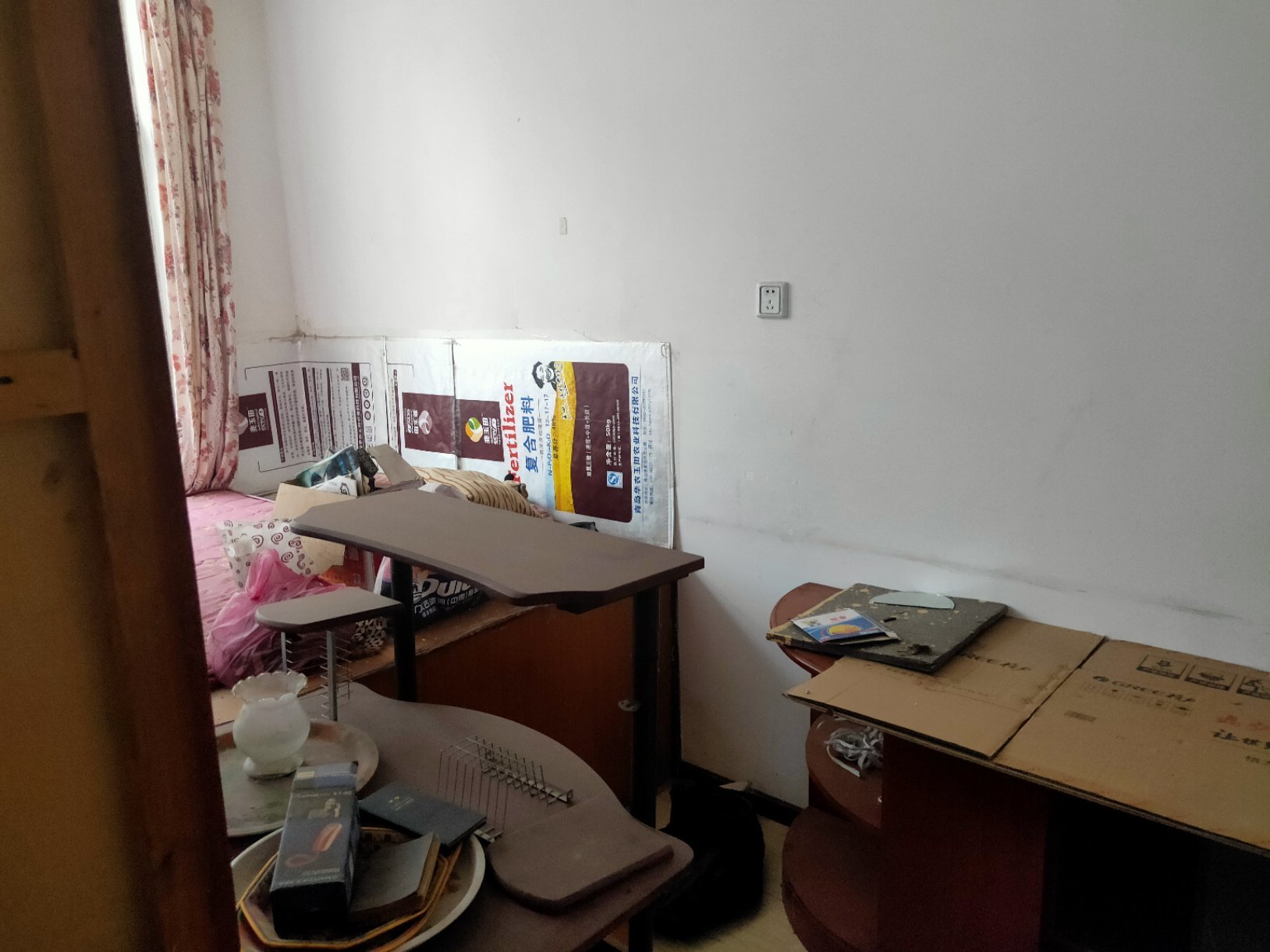 逄家港城花园,逄家商业街2楼108平普装修带草房,通天然气大产权27万出售2