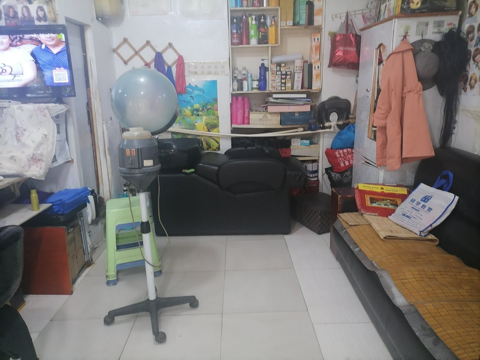 新东门小区,新东门毛住居幼儿园对面带门面出售1