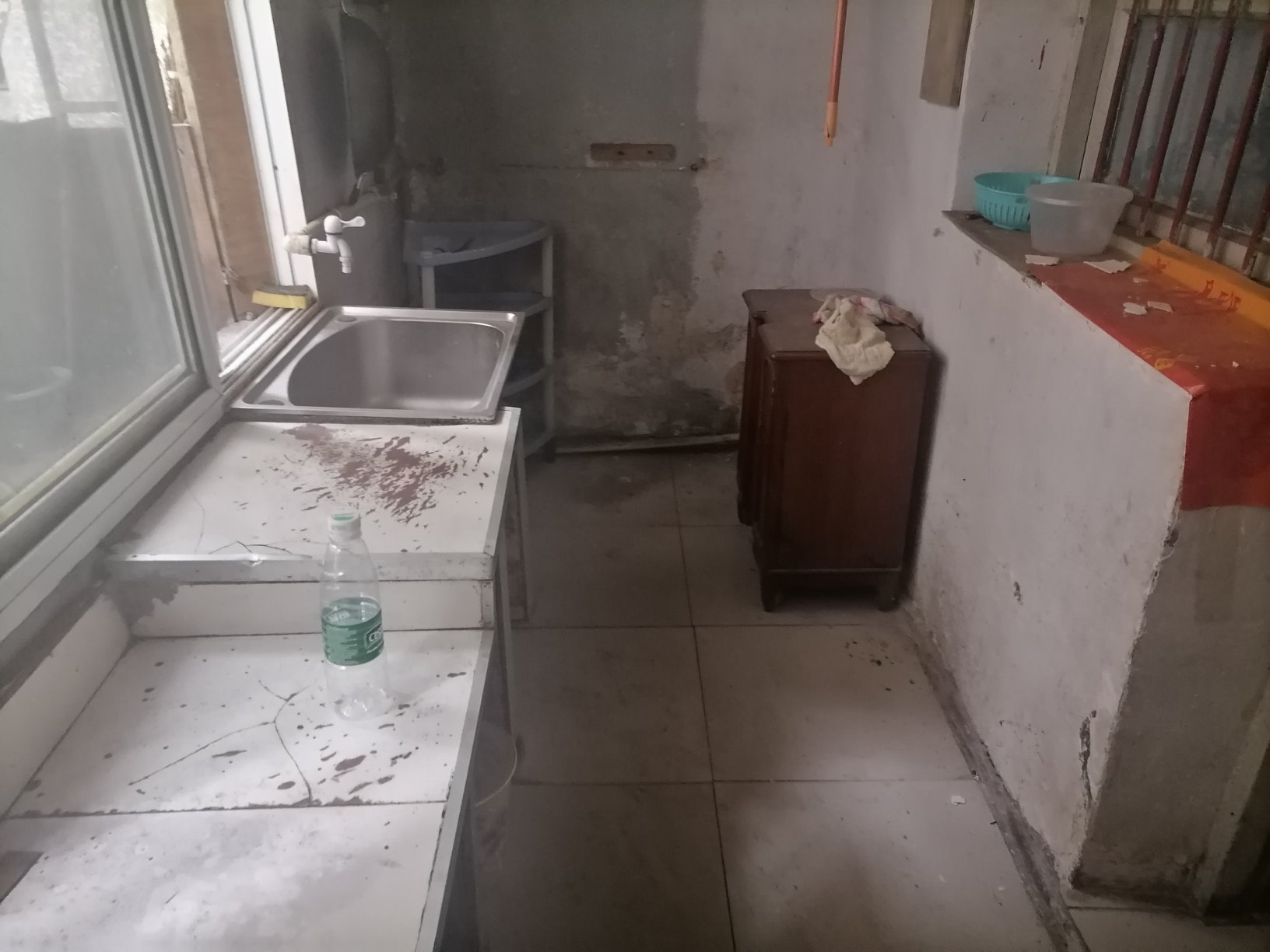 新东门小区,新东门毛住居幼儿园对面带门面出售5