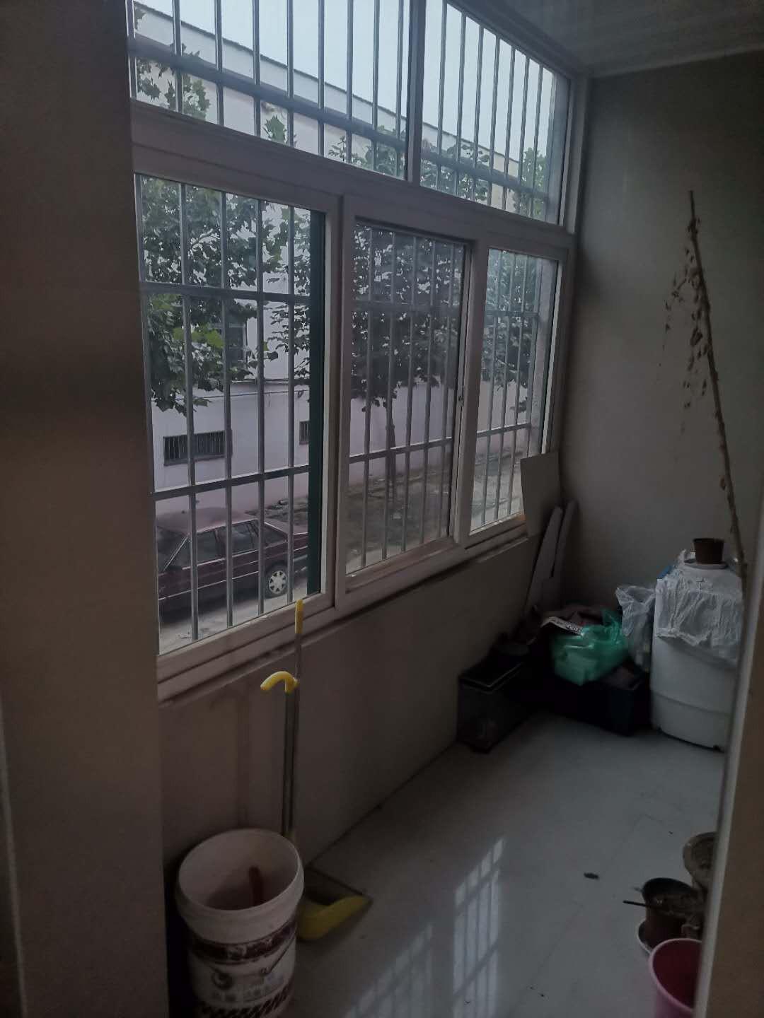 兴海家苑,兴海花园车库上一楼精装出售,拎包入住,带车库8