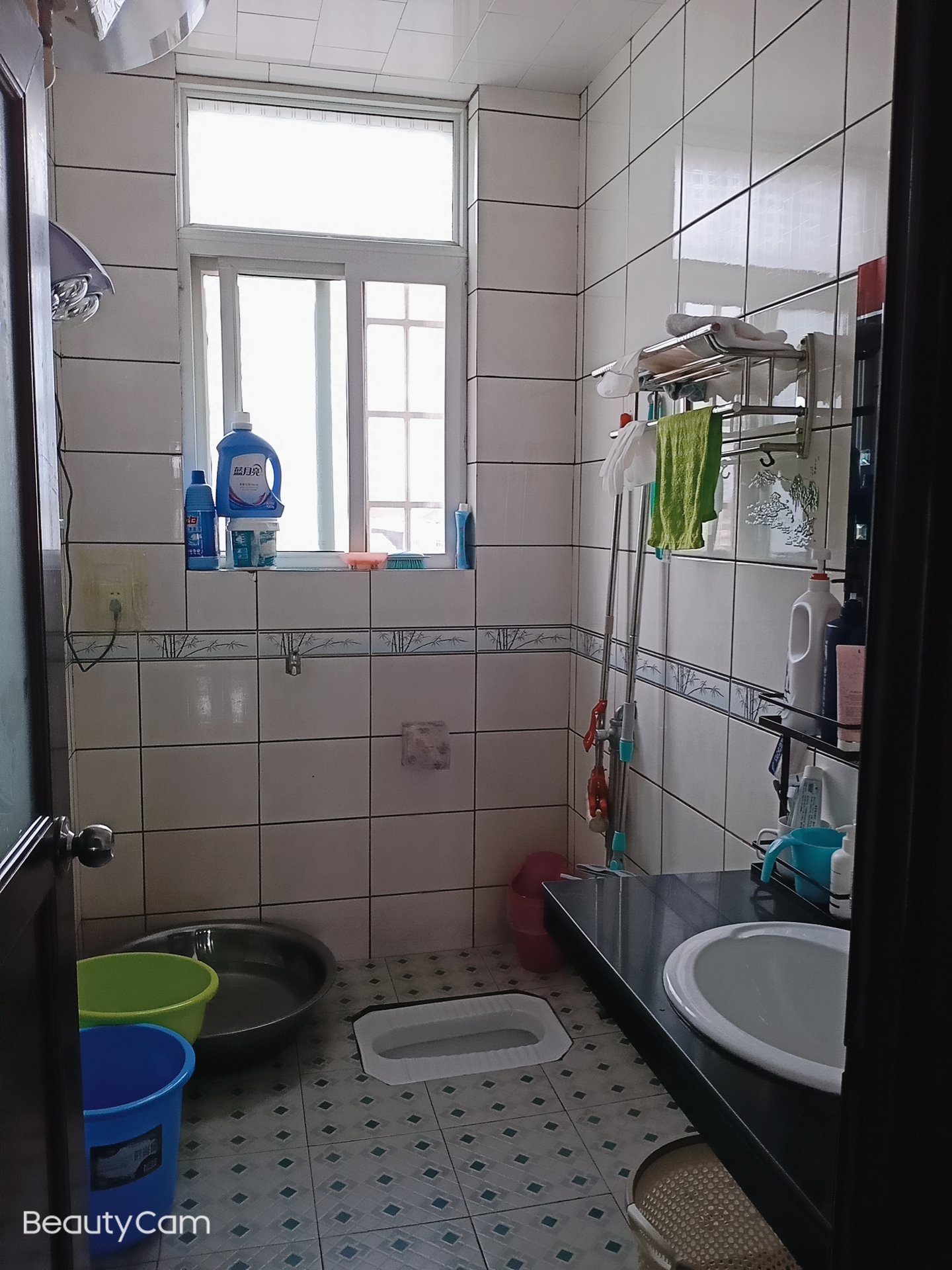 芳辰一品,步步高附近小区电梯四房两厅精装房,南北通透双阳台。10