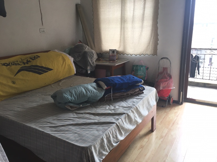 关厢门14号,一小四中学驱关厢门14号 实际75平 老证7