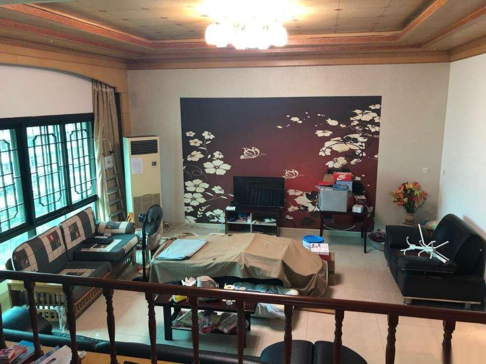 国土局宿舍,小区安的有电梯、带屋顶平台花园、价格可以谈2