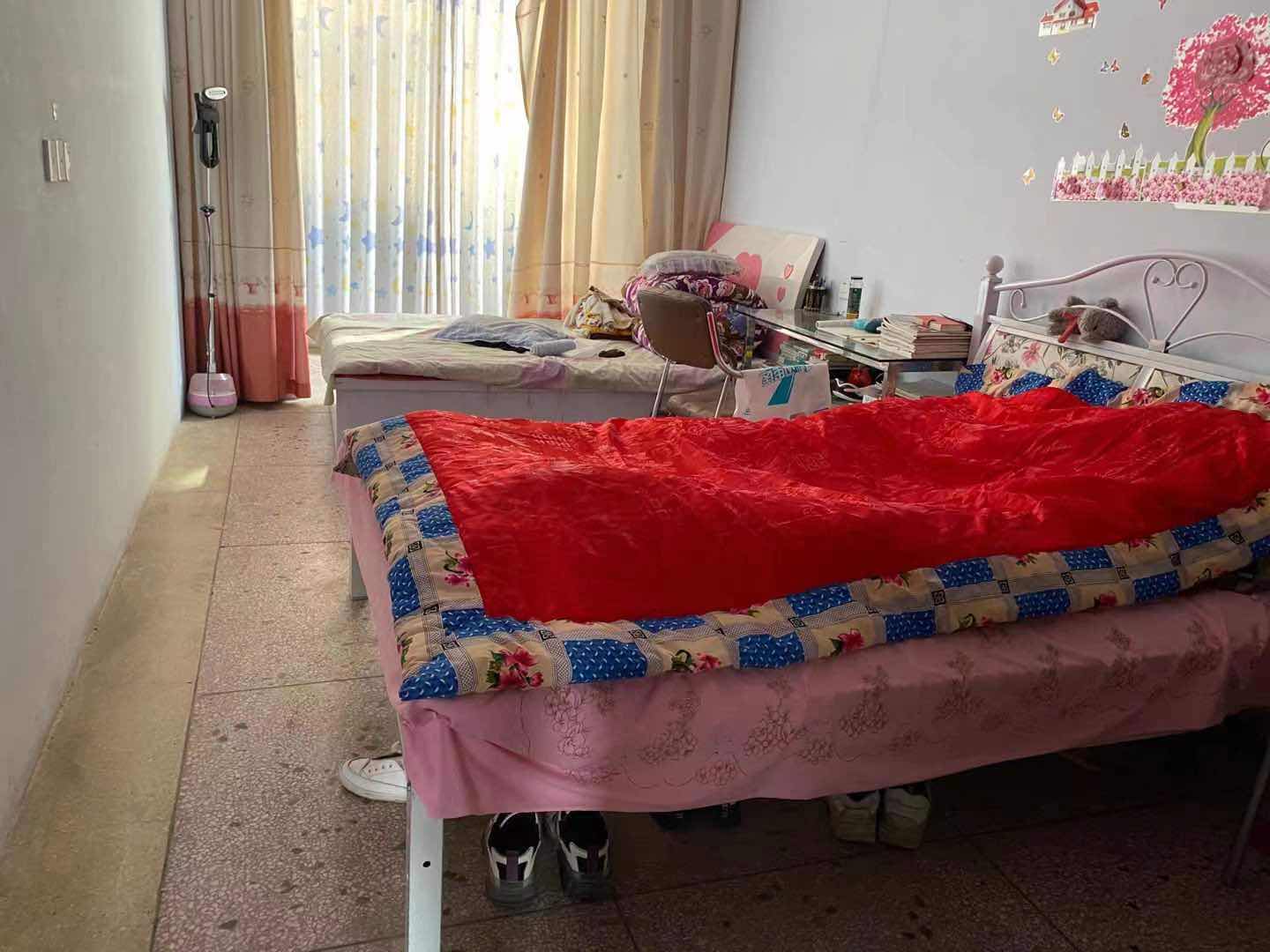 阳光小区,定好家689八一路附近两室一厅一卫100平 采光好 楼层低8