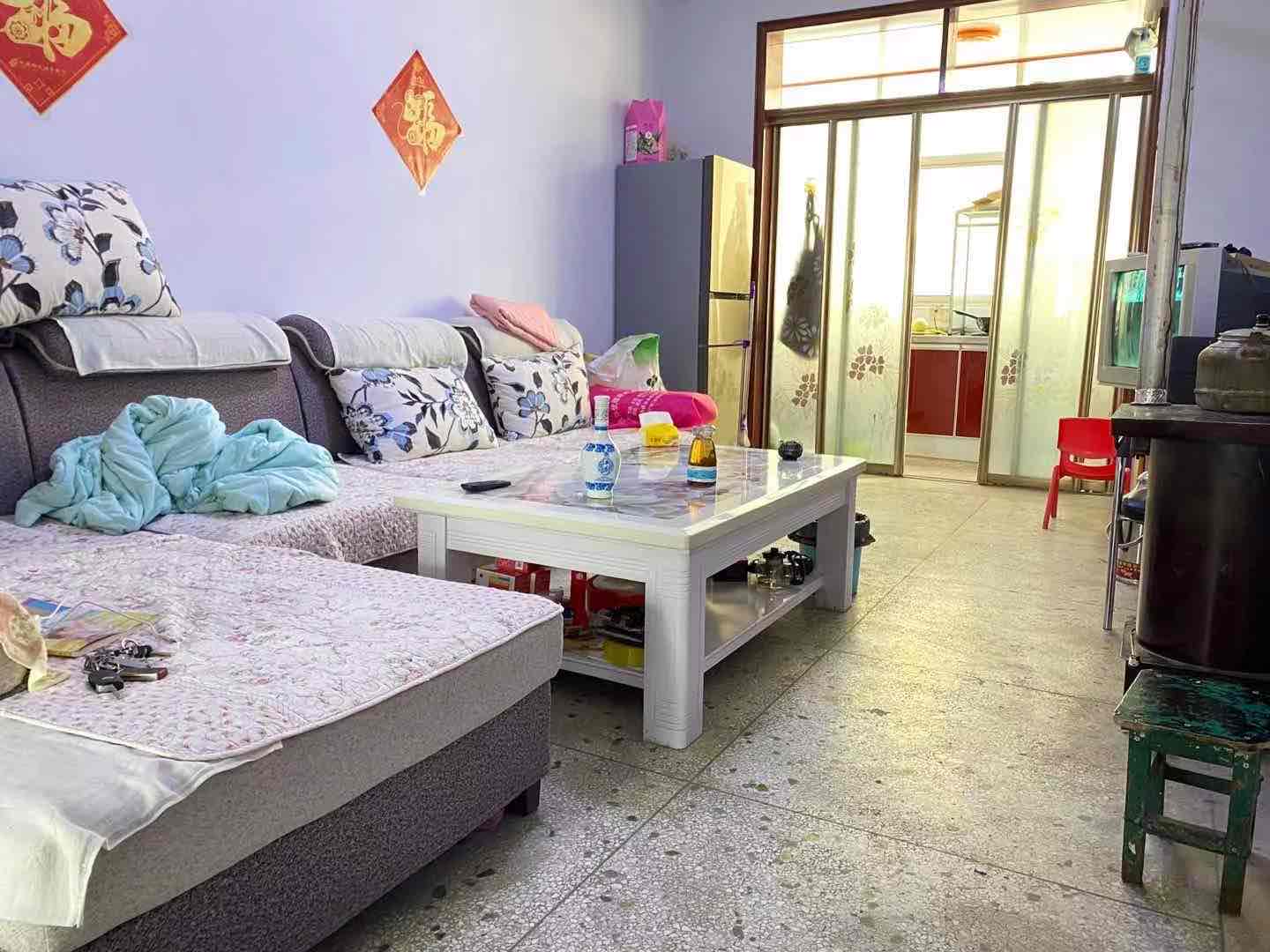 阳光小区,定好家689八一路附近两室一厅一卫100平 采光好 楼层低1