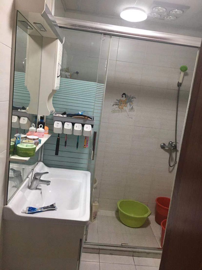 名仕华庭,5625 出售: 名仕华庭 精装2室3