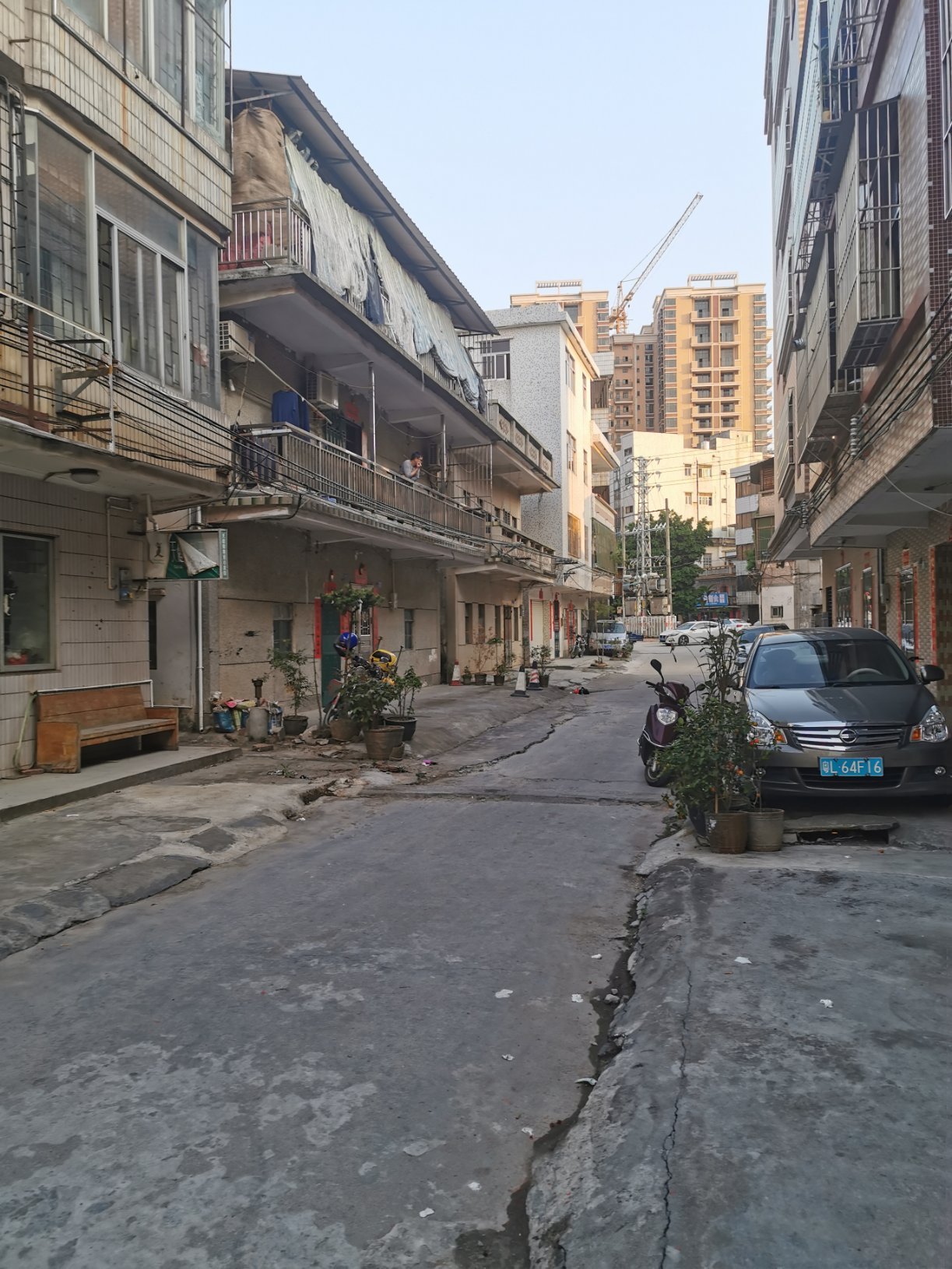 桥背村,可以做生意的整栋楼出售,位于淡水桥背占地100平方,四层楼,6