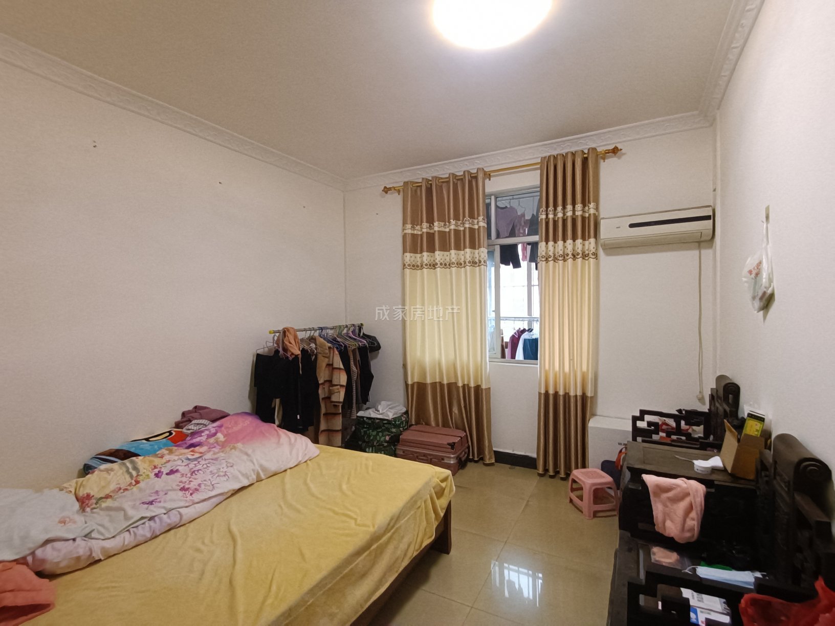 港中花鸟古玩市场,花鸟市场精装大四房,单价4400!8