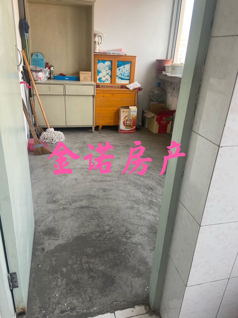 海石湾国税局家属院,大三居,厨房卫生间装了2