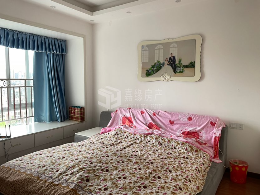 城南滨江河畔,城南滨江河畔 电梯带江景 精装3房关门卖 证齐 可按揭3