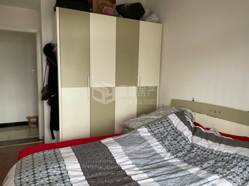 城南滨江河畔,城南滨江河畔 电梯带江景 精装3房关门卖 证齐 可按揭10