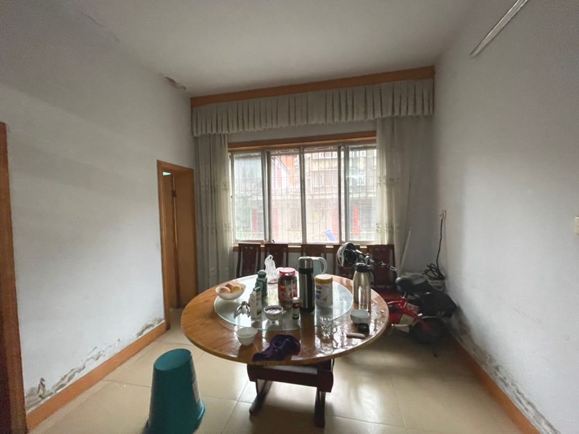 枣阳建筑公司家属院,南城楼梯房2楼,建筑公司隔壁有不动产证,南北通透,采光好,6
