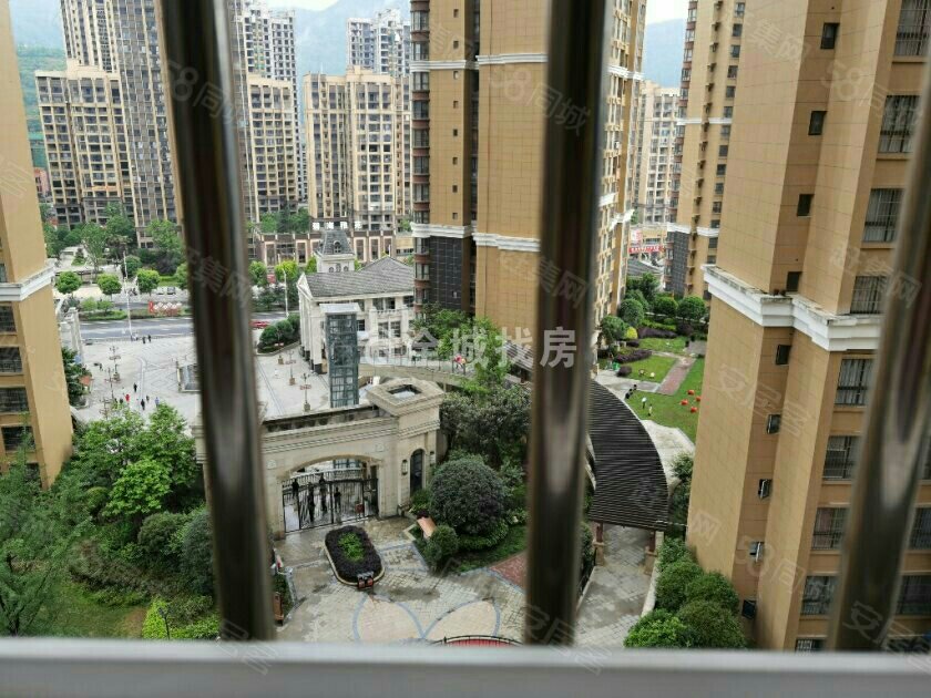 卧龙大都会,碧海大道四通医院旁边卧龙大都会一期3室2厅2卫精装修出售9