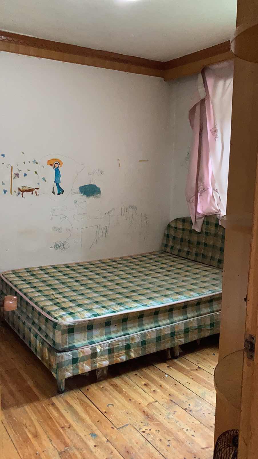 关厢门,关厢门附近单位3房出售,三层门面,住房一楼3