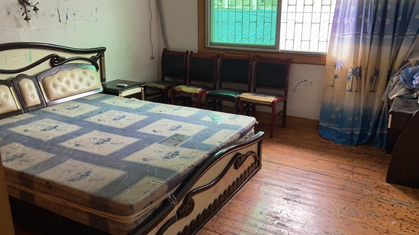 关厢门,关厢门附近单位3房出售,三层门面,住房一楼5